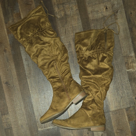 Elegant Tan Over the Knee Boots - Picture 1 of 4